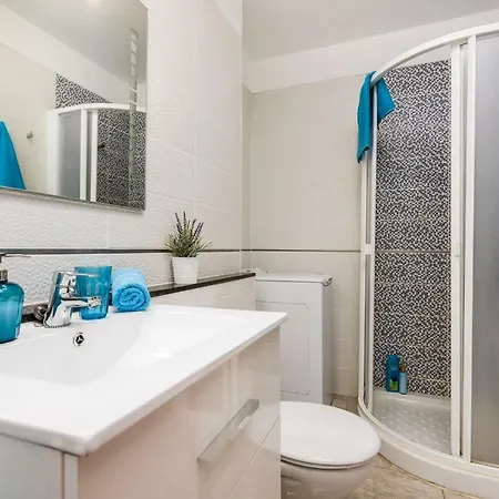 Y6e Very Central Apartment! Lasamericas View! 3* 아로나
