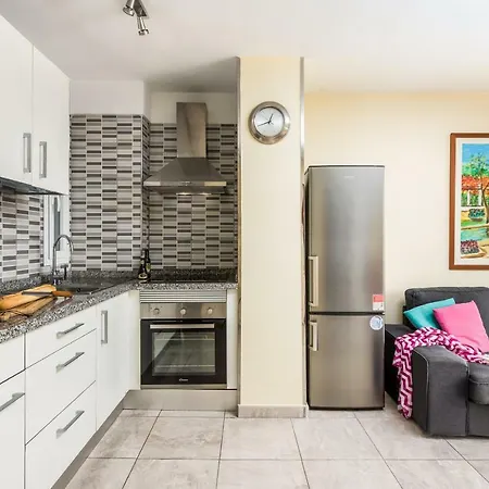 Y6e Very Central Apartment! Lasamericas View! 3* アロナ